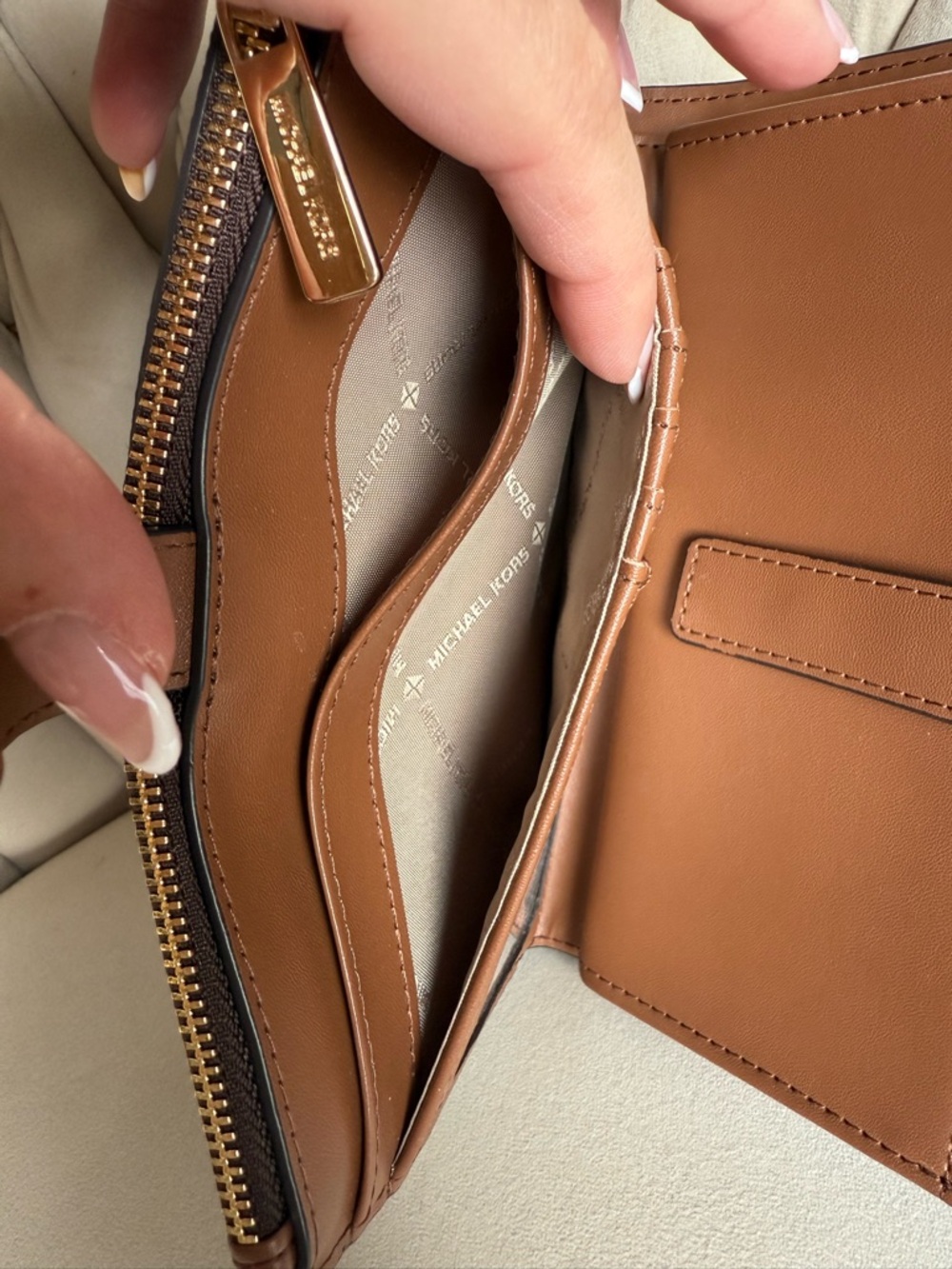 Michael Kors Jet Set Wristlet - Picture 10 of 11